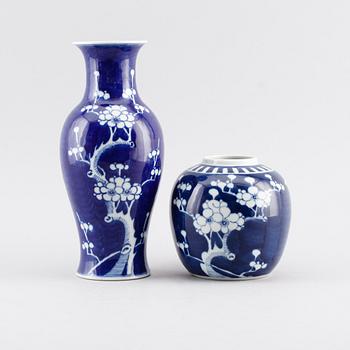 VAS OCH BOJAN, porslin, orientaliska, 1900-tal.