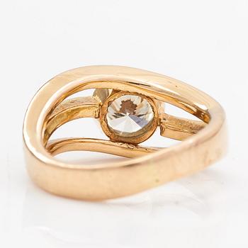 Ring, 18K guld och diamant ca 1.05 ct. Med certifikat.