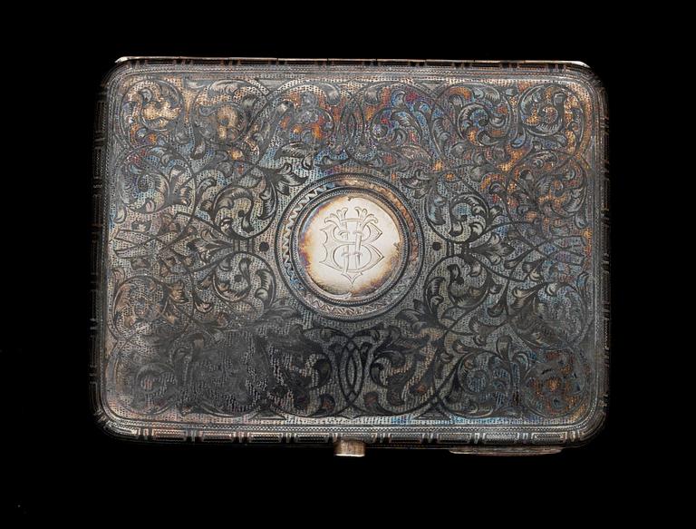 CIGARETTETUI, silver. Moskva 1908-17.