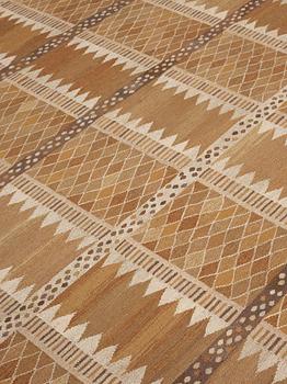 CARPET. "Josefina, brun". Flat weave. 475 x 380,5 cm. Signed AB MMF MR.