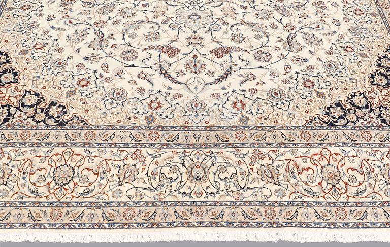 A part silk Nain carpet, approx. 4LAA, 400 x 300 cm.