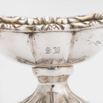Suolakkopari, hopeaa, todenn. Mattia Condursi. Napoli, 1800-luvun puoliväli.