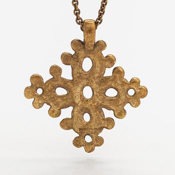Halsband, brons. Kalevala Koru, Helsingfors.