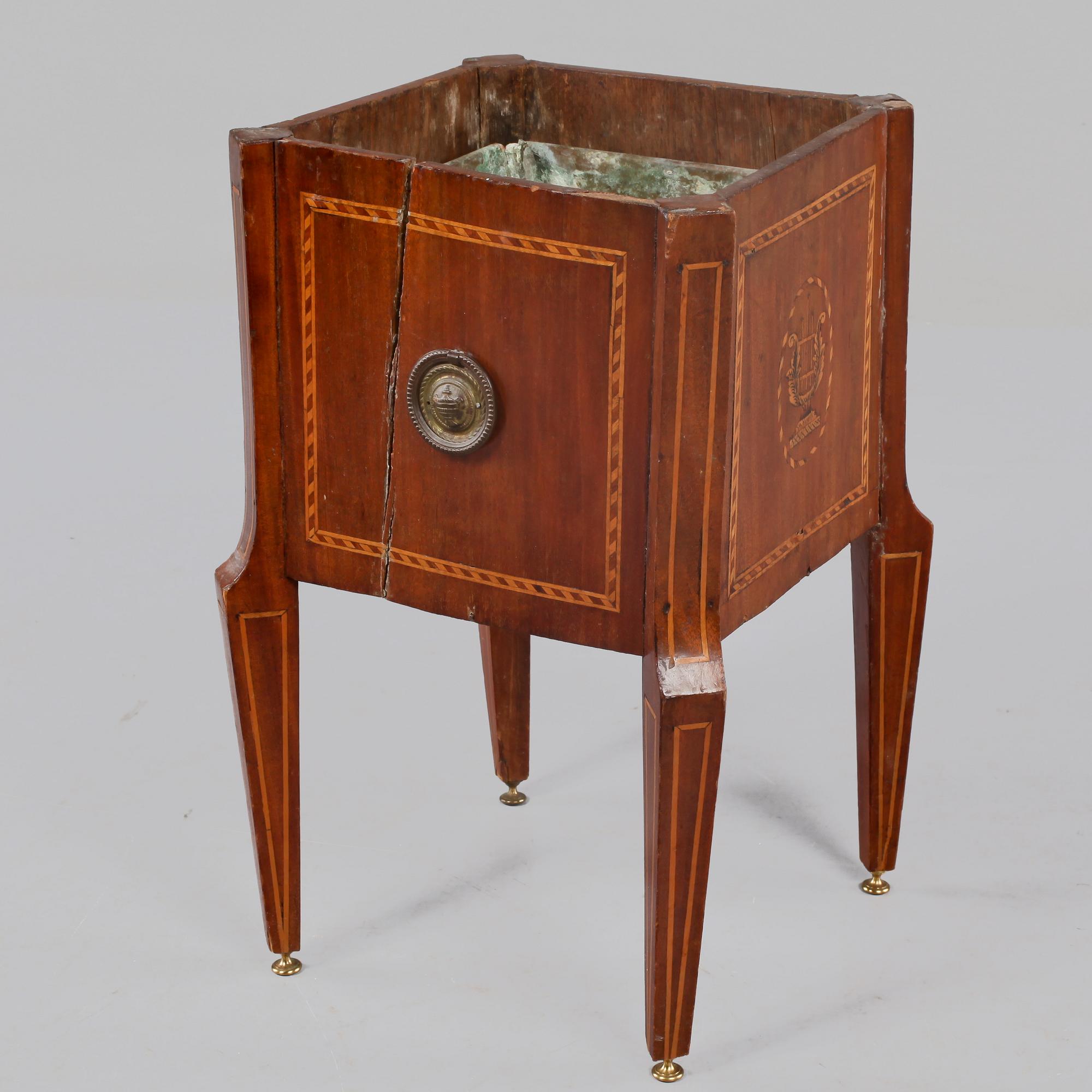 YTTERFODER, Louis XV-stil, 1900-talets första hälft.