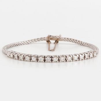 Brilliant-cut diamond bracelet.