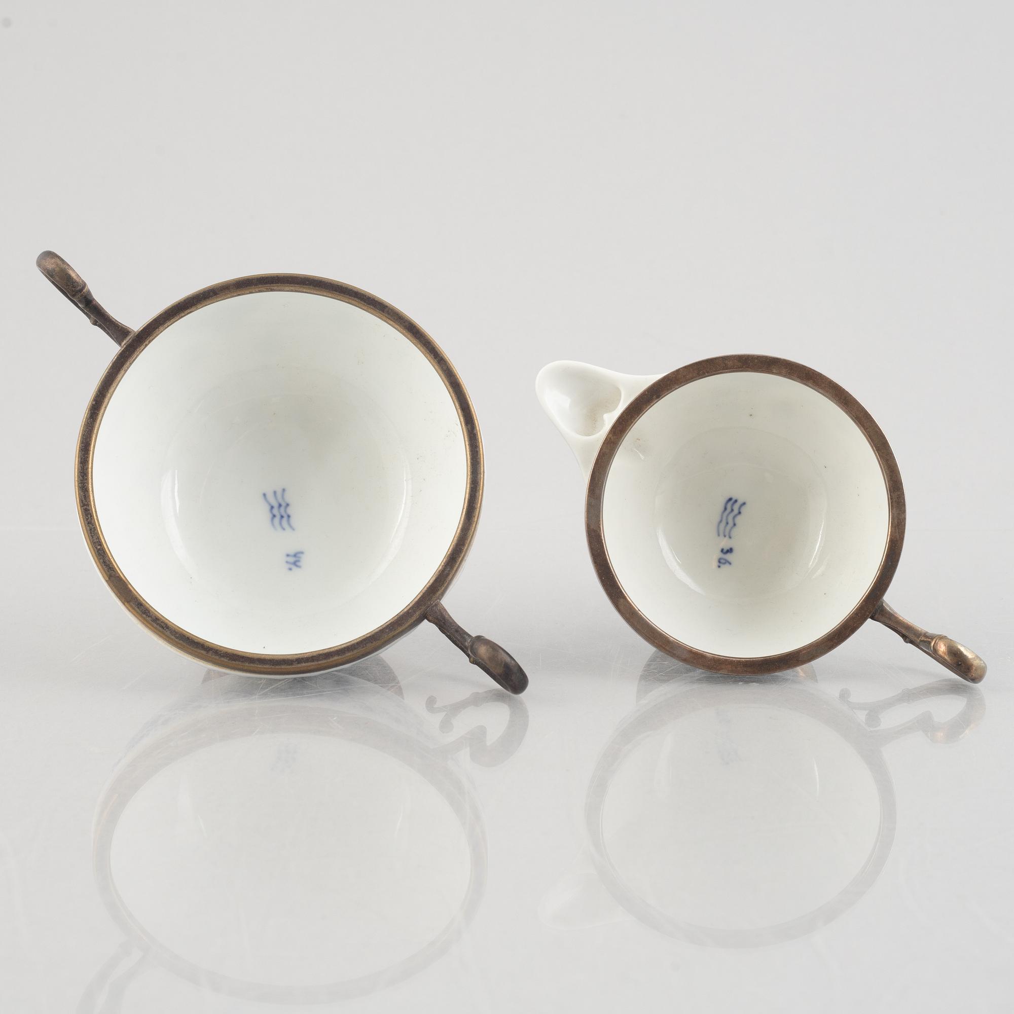 A 'Blue Fluted Half Lace' / 'Musselmalet' sugar bowl and creamer, Royal Copenhagen, around 1900.