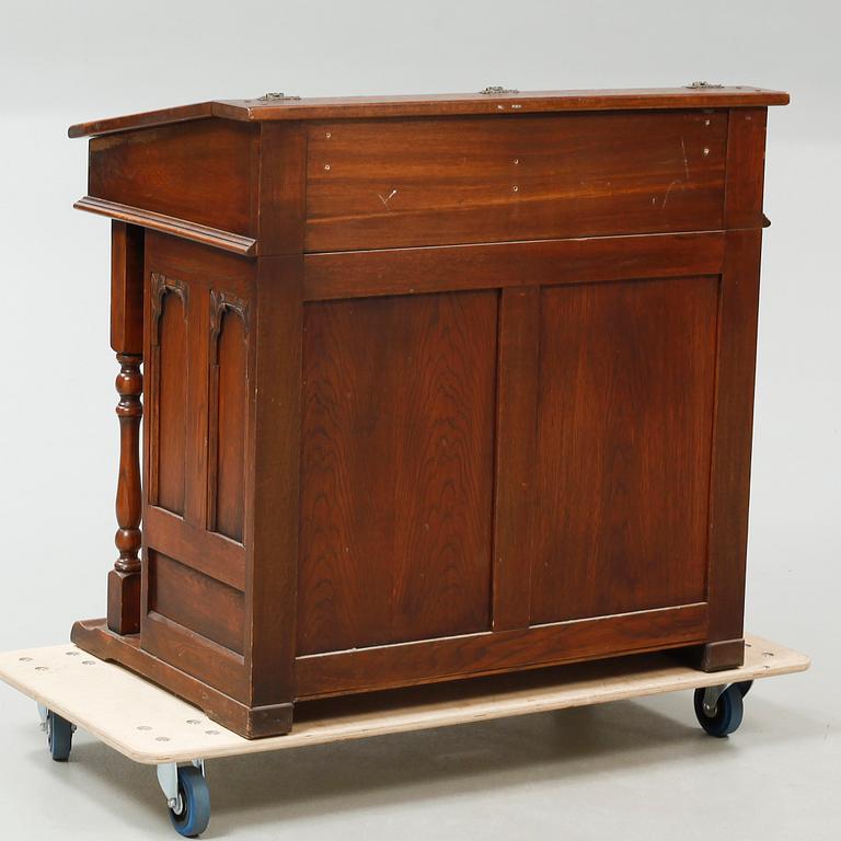 A lectern in English style, made in the first half of the 20th century.