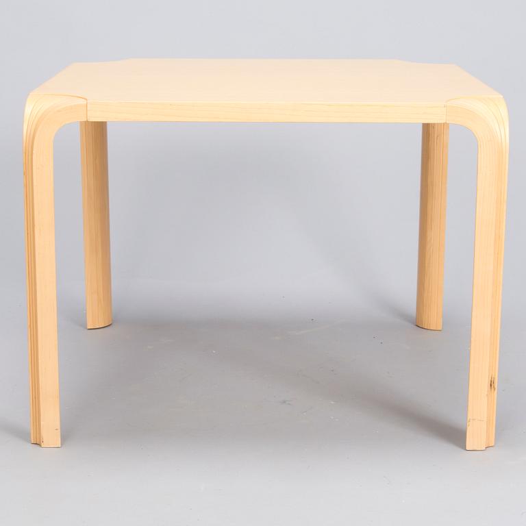 ALVAR AALTO X800C Table by Artek 2002.