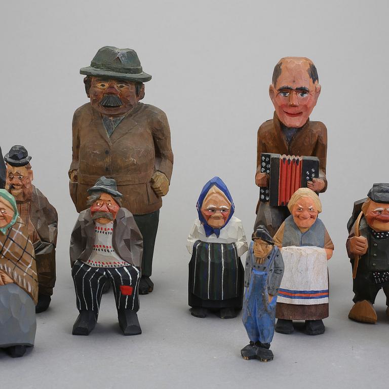 FIGURER, 17 st, trä, några signerade, 1900-tal.