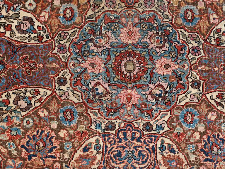 ANTIQUE/SEMI-ANTIQUE ESFAHAN most likely. 428 x 311,5 cm.