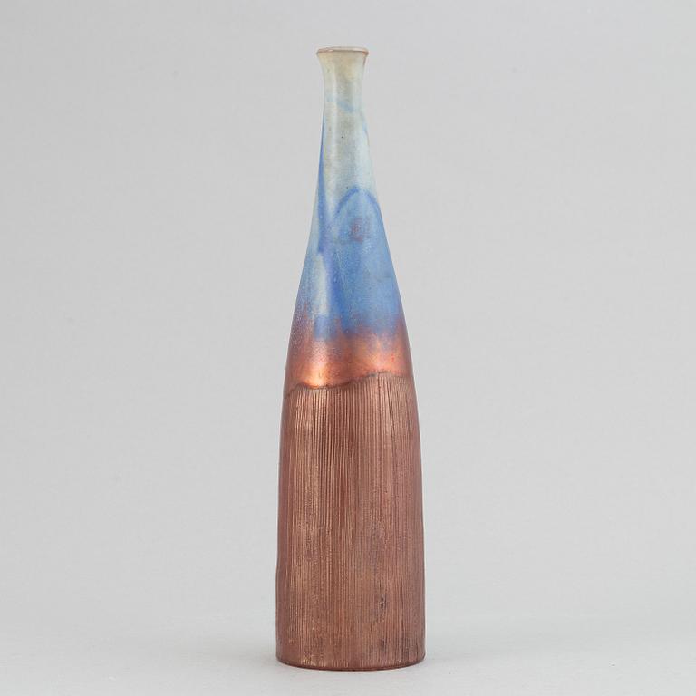 Sven Hofverberg, a set of three stoneware bowls and a vase, mid 20th Century.