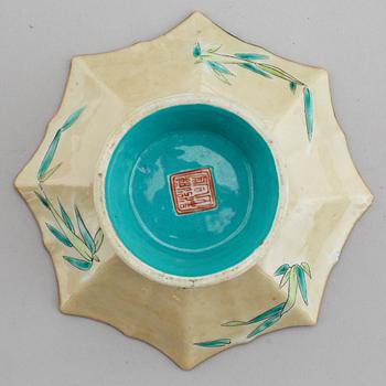 A famille rose table lamp made out of a lantern, and a teapot, dish and jar, late Qing dynasty.