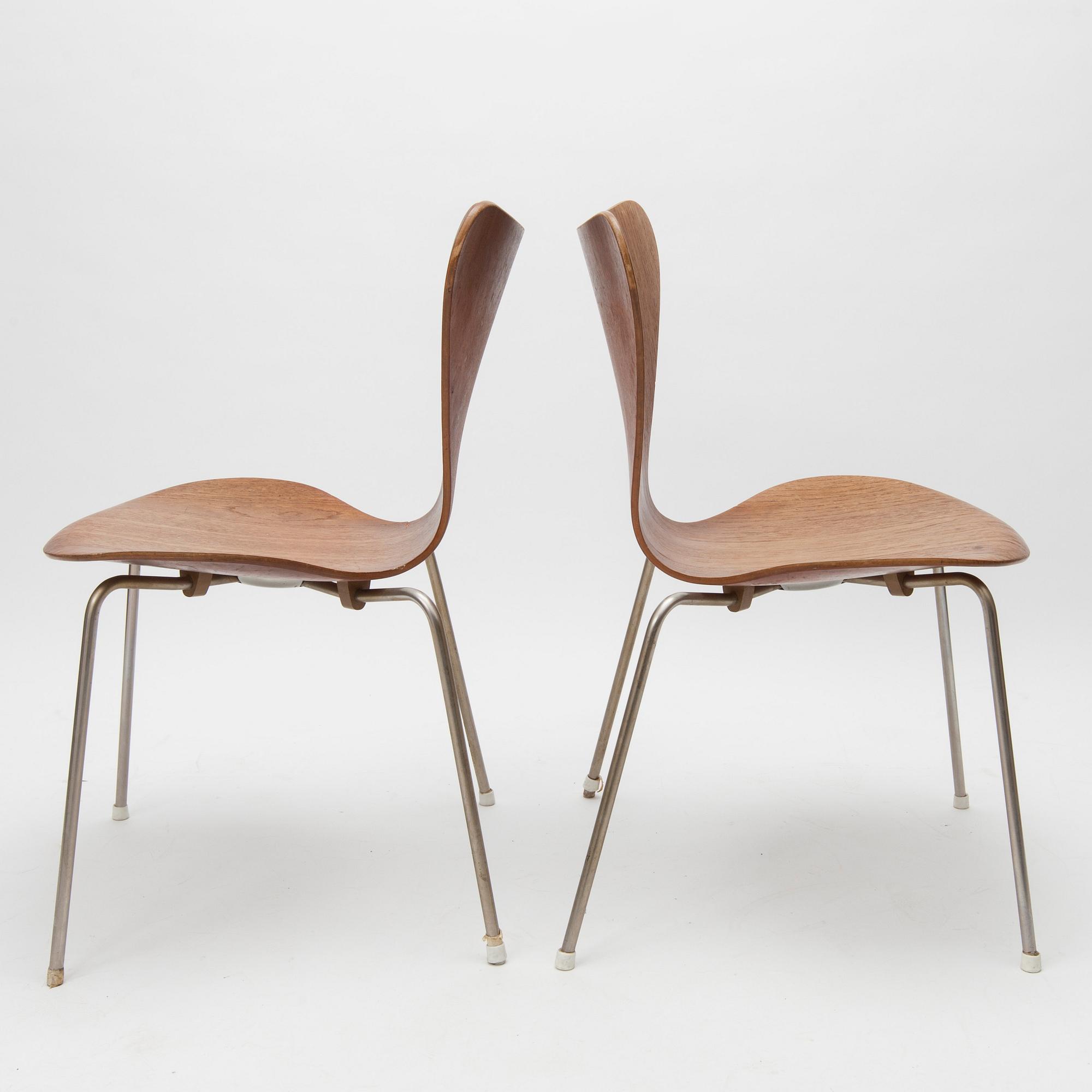 STOLAR, 2 st, "Sjuan", Arne Jacobsen, Fritz Hansen, Danmark.