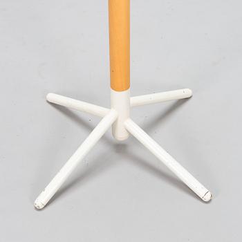 Anna-Maija Jaatinen, tamburmajor, "Clothes Tree", Artek. Modellen formgiven 1964.