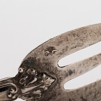 Emile Huignard, A set of six oyster forks, Silver (950), Paris, late 19th century.