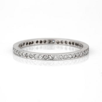 ALLIANSRING, med åttkanslipade diamanter, totalt ca 0,50 ct. 18K vitguld.