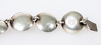 HALSBAND, ARMBAND, ÖRHÄNGEN ett par samt RING, silver, Nils Erik From.