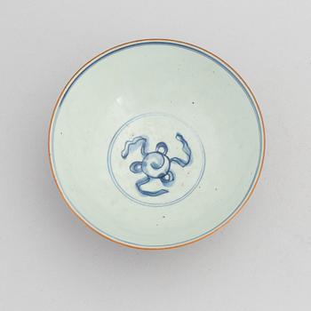 A Chinese blue and white porcelain bowl with buddhist lions chasing a ball with ribbons, Ming dynasty (1368-1644).