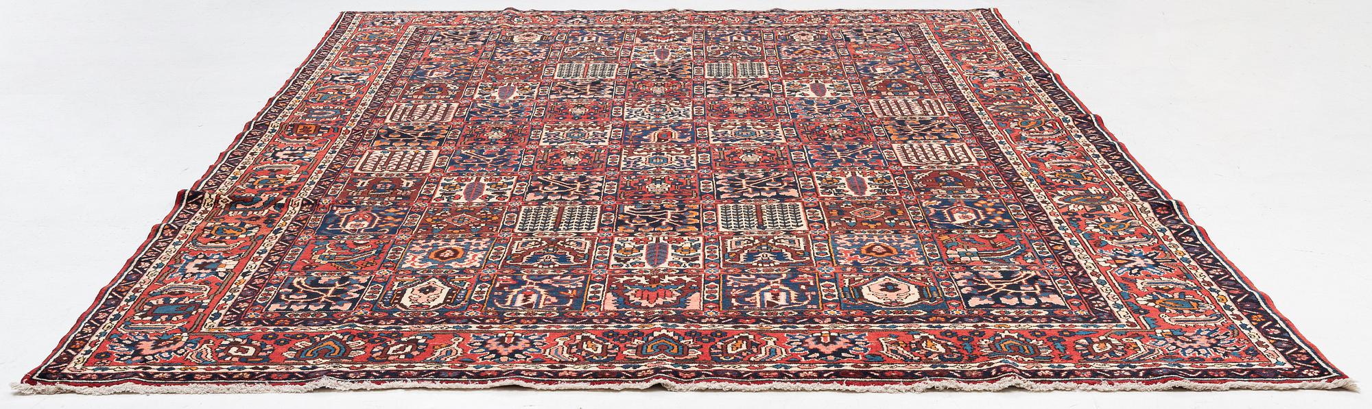 Carpet, Bakhtiari, approx. 380 x 305 cm.