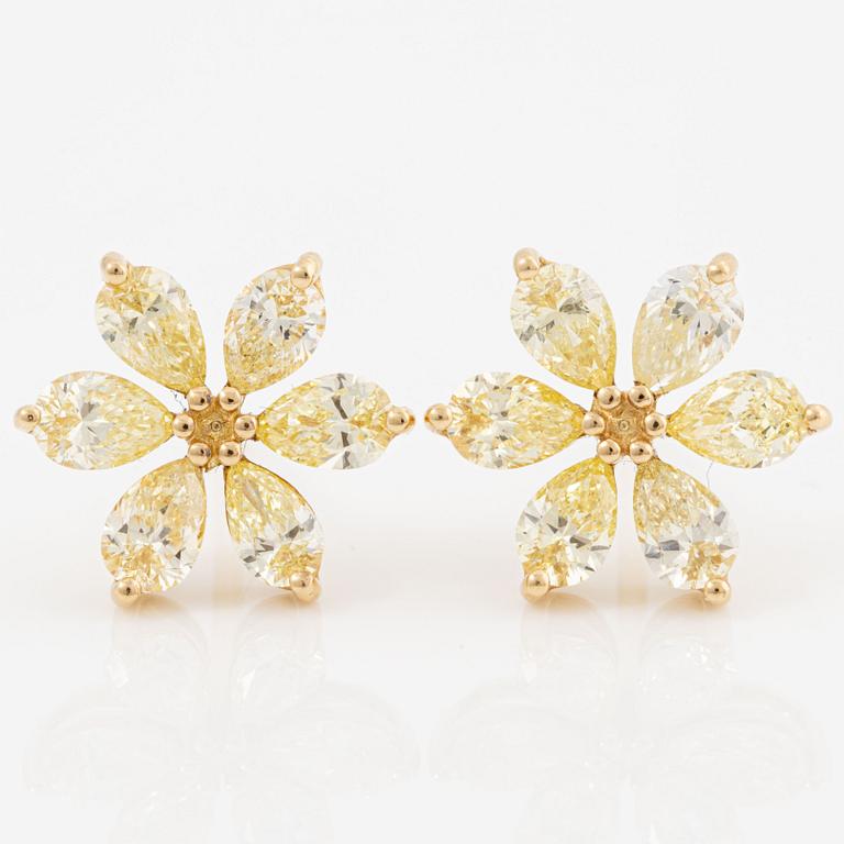 Earrings 18K gold with yellow pear-shaped diamonds.