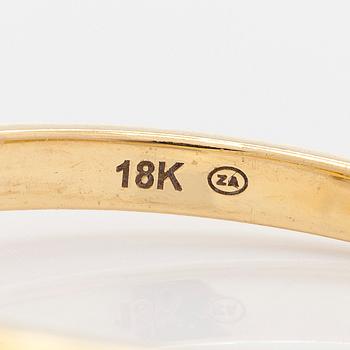 Ring in 18K gold, with a cushion-cut yellow diamond.