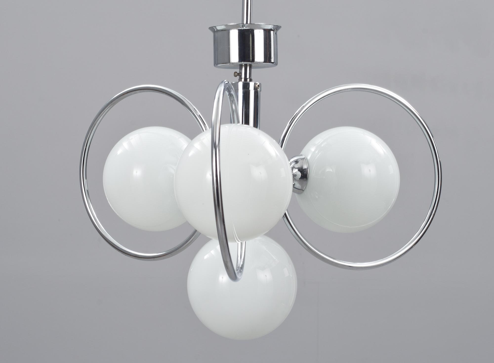 TAKLAMPA, 1960-tal. Höjd 75 cm.