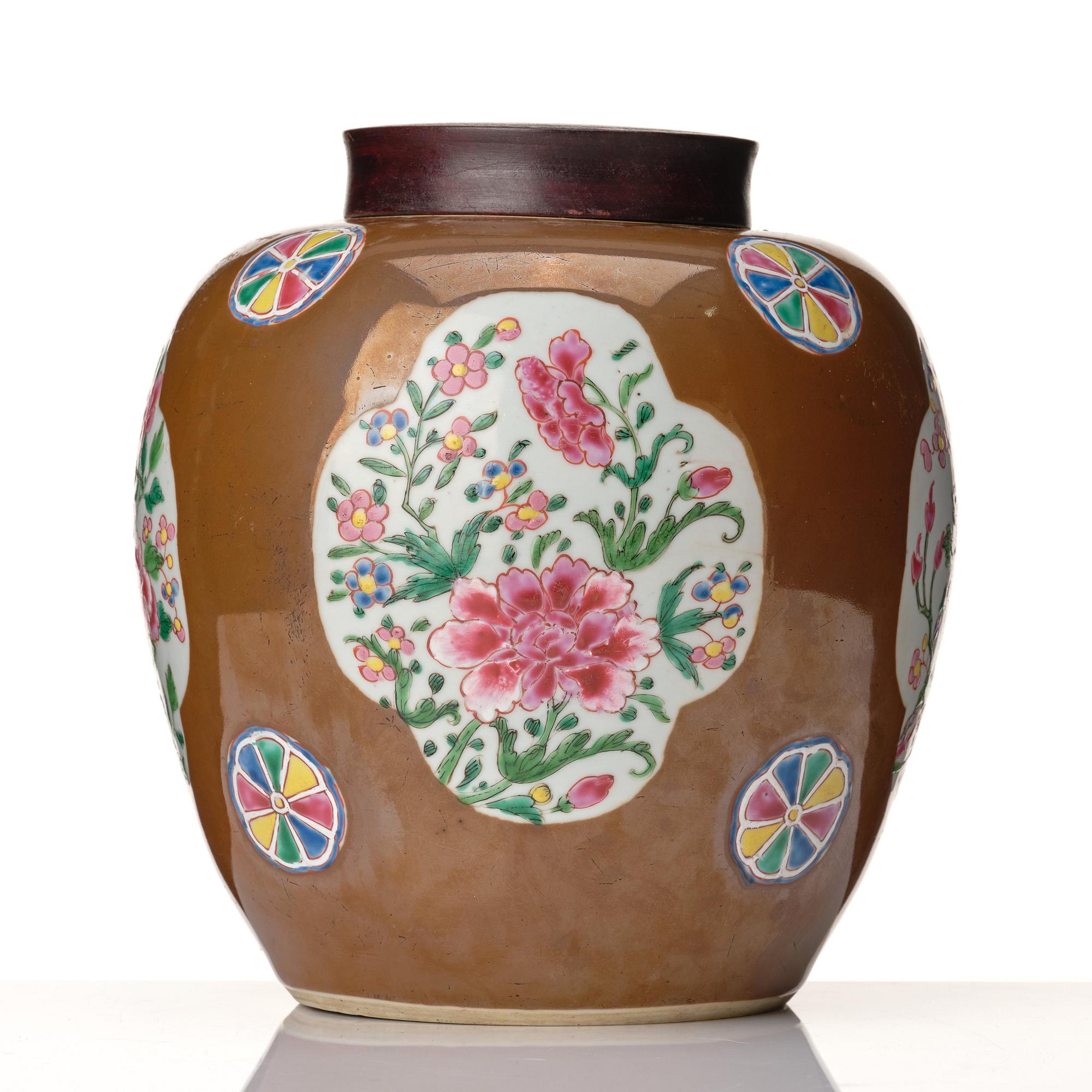 A famille rose and cappuciner brown jar, Qing dynasty, Qianlong (1736-95).