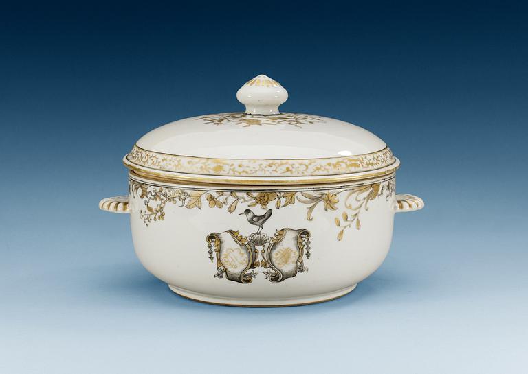 A grisailles armorial tureen with cover, Qing dynasty, Qianlong (1736-95).