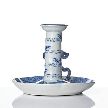 Ljusstake, porslin. Qingdynastin, Qianlong (1736-95).
