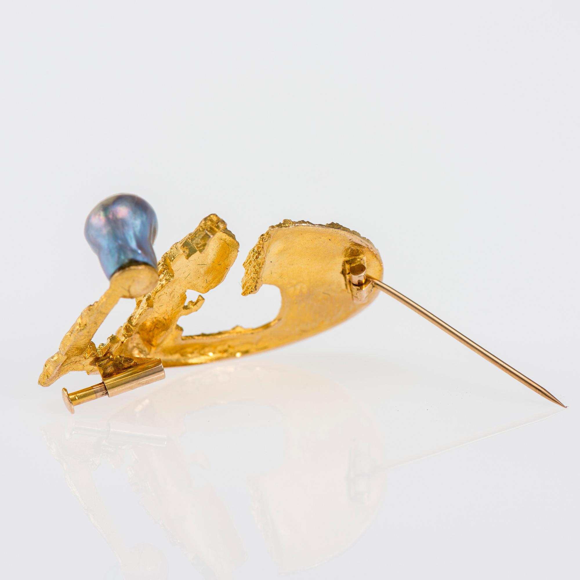 BROSCH, 14K guld, pärla. "Solskeppet", Björn Weckström. Lapponia 1967. Vikt ca 9,5 g.
