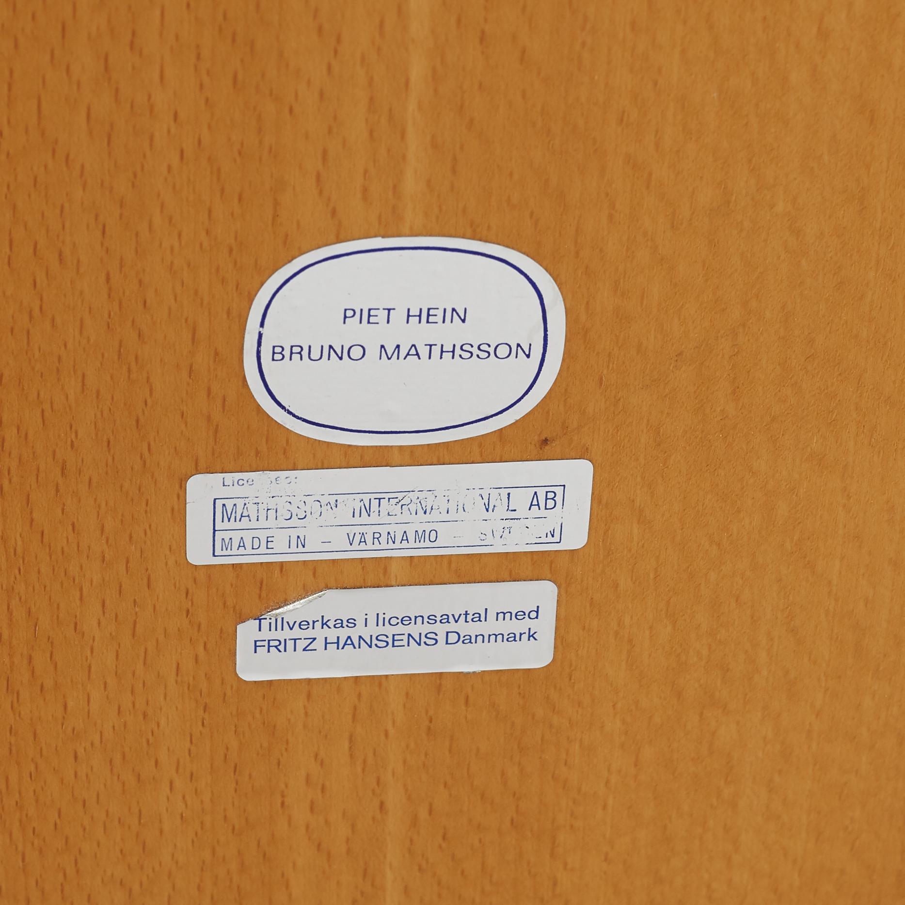 Bruno Mathsson & Piet Hein, table, "Supercirkel", Bruno Mathsson International, Värnamo.