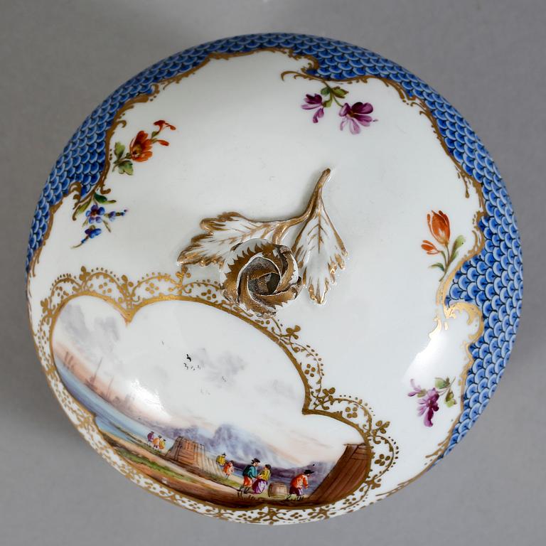 LOCKDOSA, porslin, Meissen, andrasortering, 1800-tal.