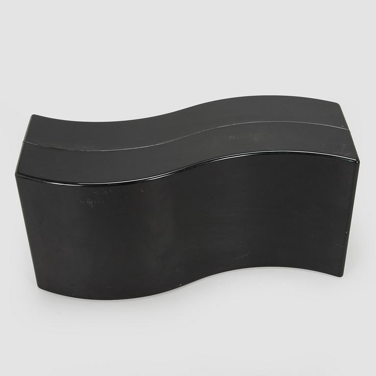 Eero Aarnio, Bord "Copacabana" för Adelta. Formgiven 1991.