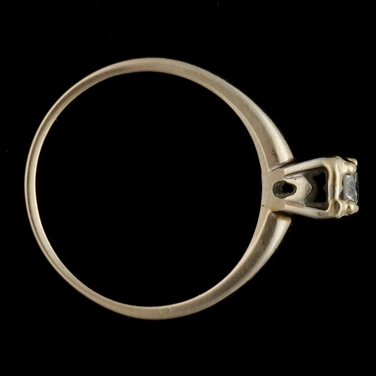 RING, 14k vitguld med solitär briljantslipad diamant ca0,25ct. Vikt 2g.