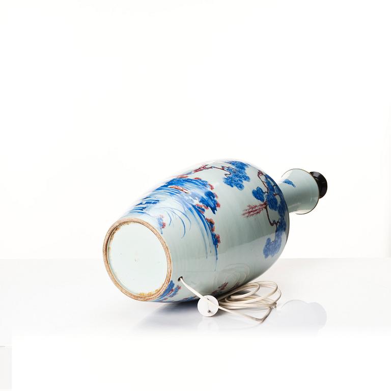 Vas/lampa, porslin. Qingdynastin, sent 1800-tal.