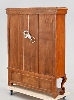 VITRINSKÅP, barockstil, 1900-talets första hälft.