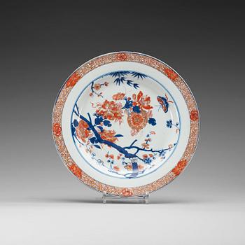 1493. FAT, porslin. Qing dynastin, Kangxi (1662-1722).