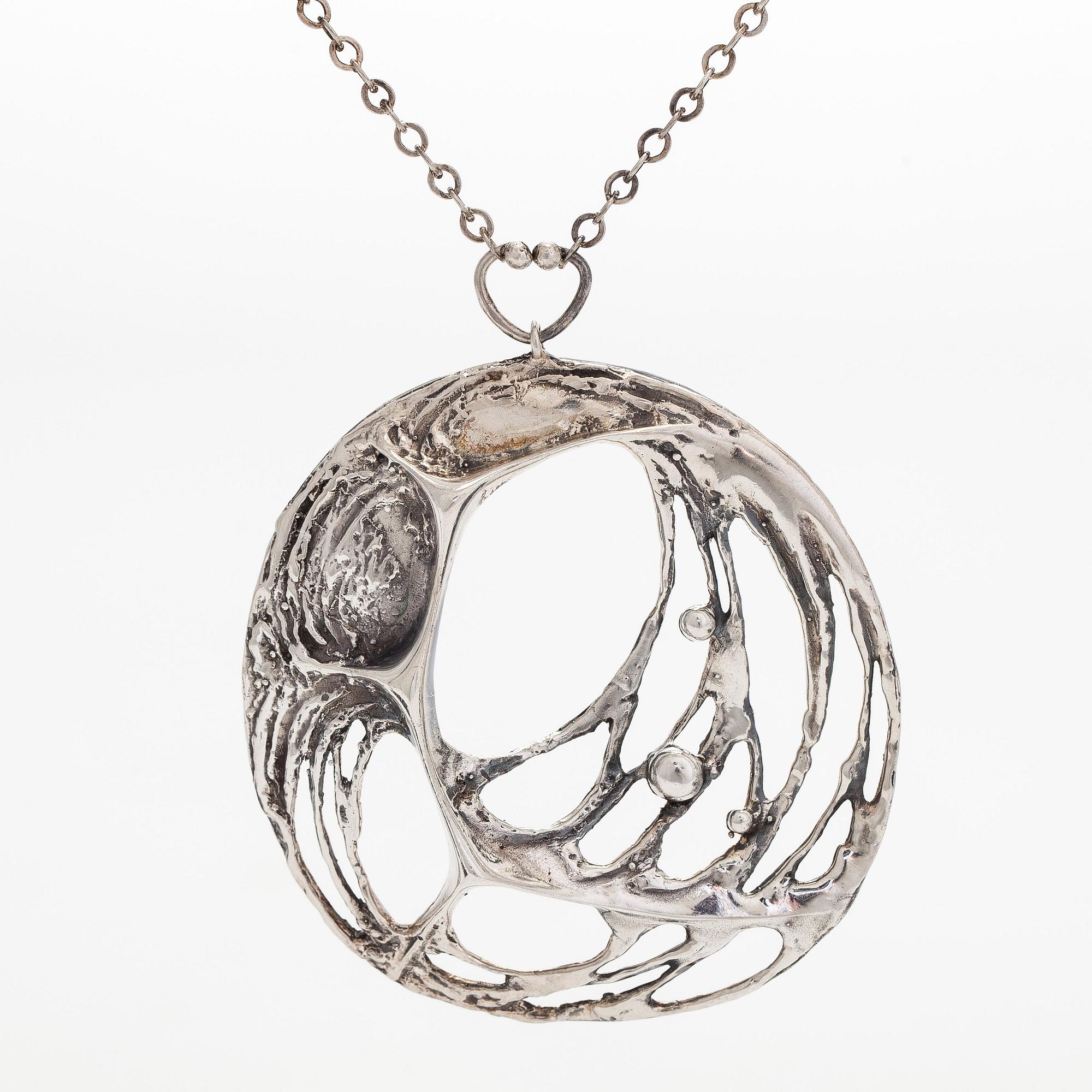 Karl Laine, hängen, "Spider web", 2 st, silver, Åbo 1970-tal.