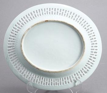 GALLERSKÅL samt GALLERFAT, porslin, Kina, 1800-tal.