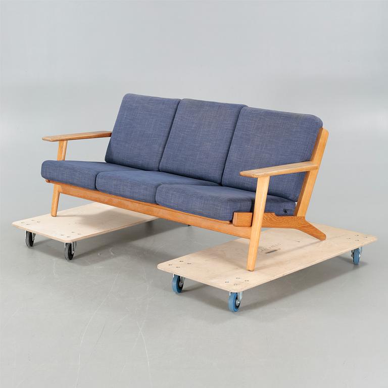 a sofa, model GE-290 for Getama Gedsted, Denmark.