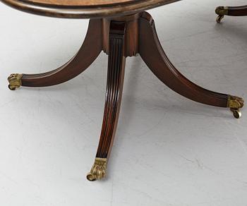 A mahogany George III-style diining table, later part of the 20th century.