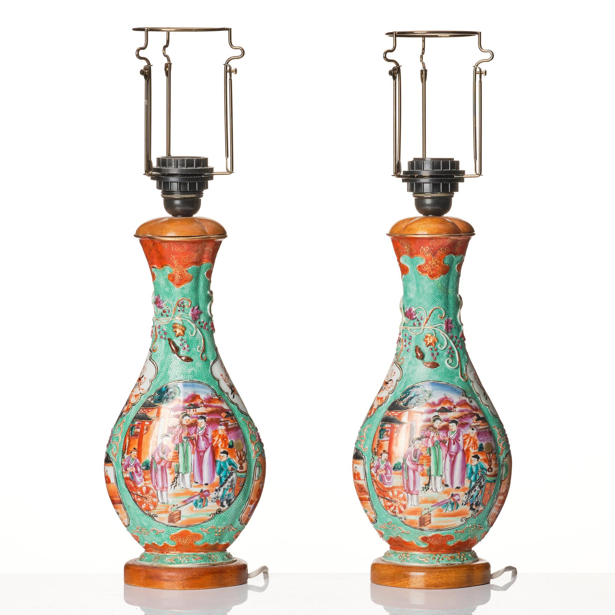 A pair of Chinese porcelain vases made in to lamps, Qing dynasty, circa 1800.