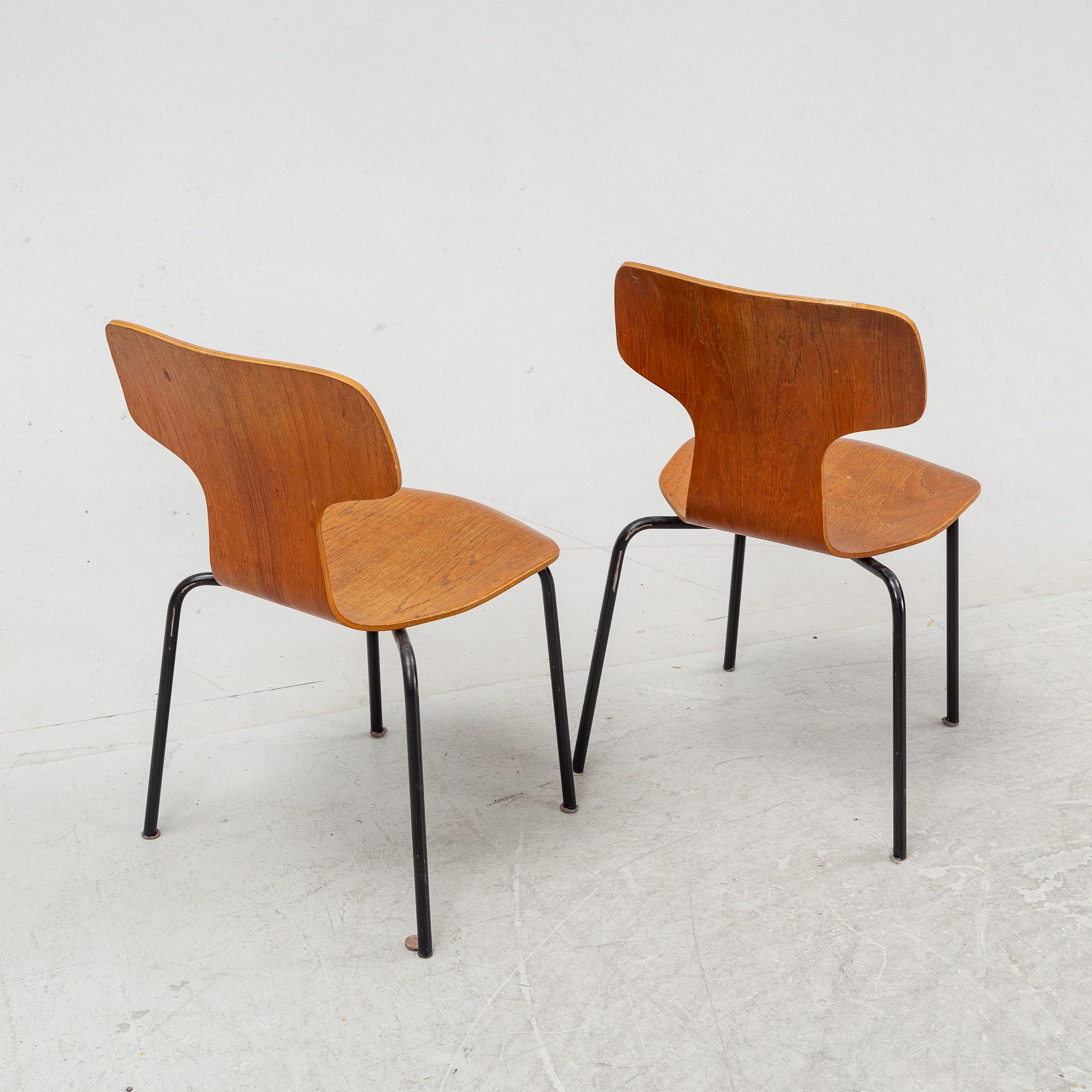 Arne Jacobsen, a pair of model '3103' teak children's chairs, Fritz Hansen, Denmark, 1970.