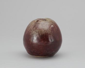 389. An Ulla Kraitz ceramic apple.
