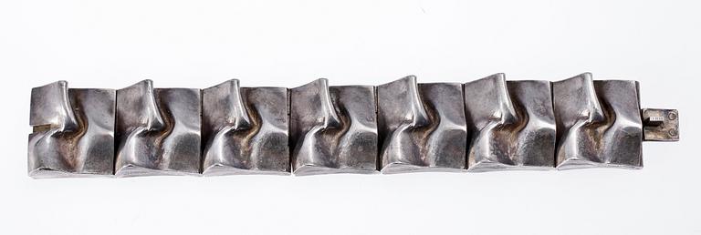 ARMLÄNK, Sterling silver, Matti J. Hyvarinen, Åbo, Finland, 1974.