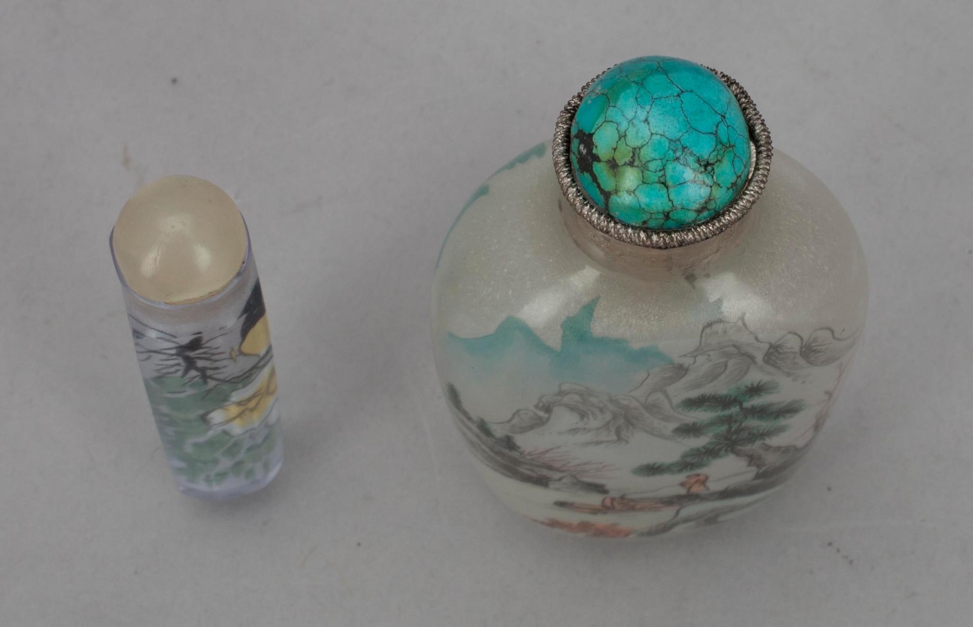SNUSFLASKOR, 2 st., glas samt turkos. Kina, tidigt 1900-tal.