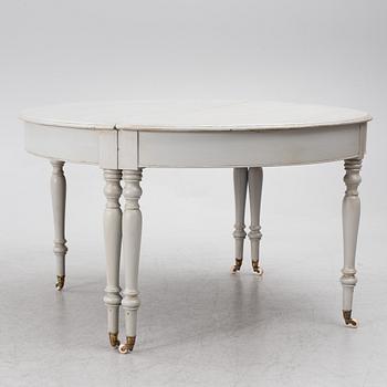 A late 19th century dining table.