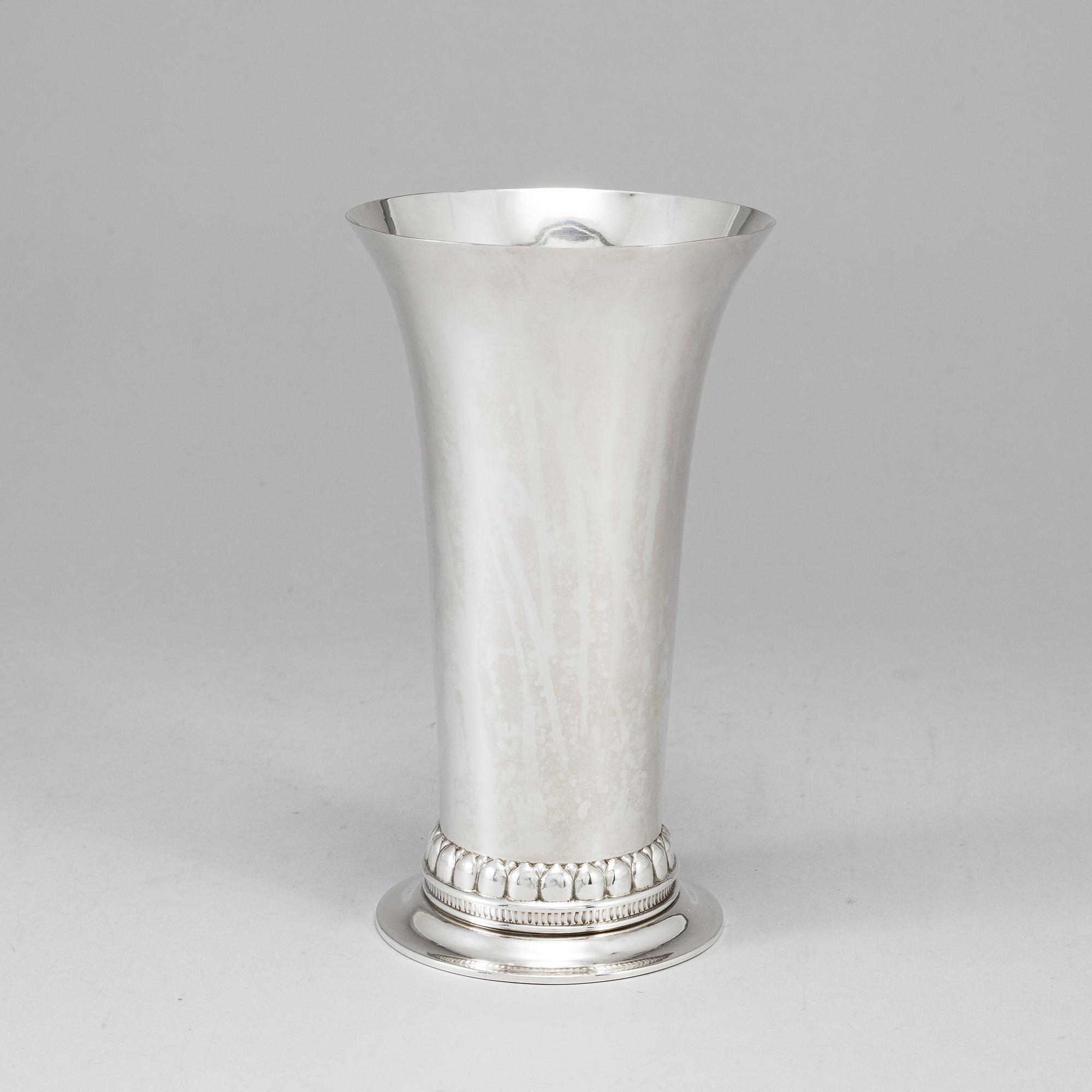 GEORG JENSEN, vas, silver. Danmark, 1919, med Svenska importstämplar.