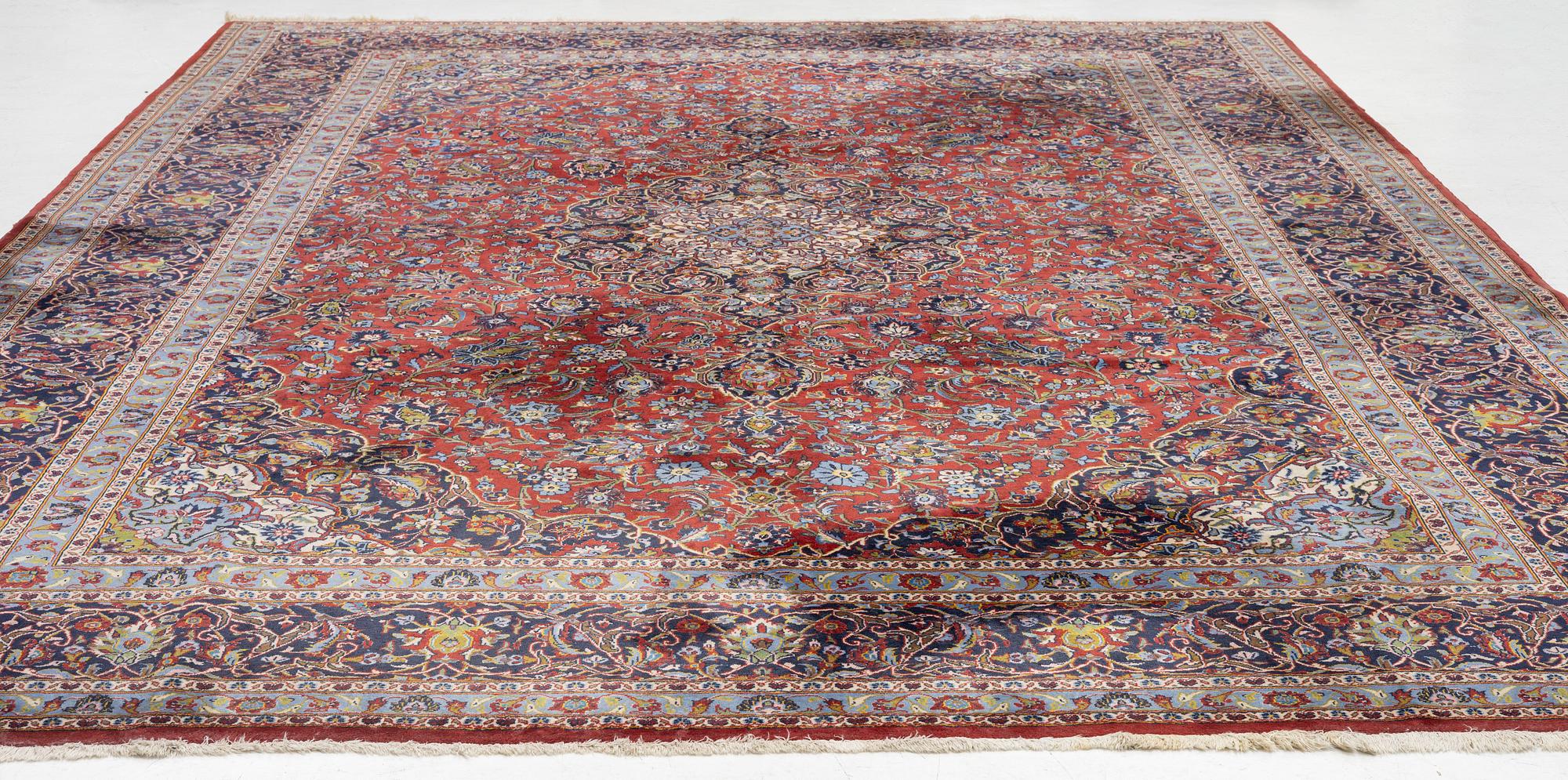 A Kashan carpet c. 420 x 306 cm.