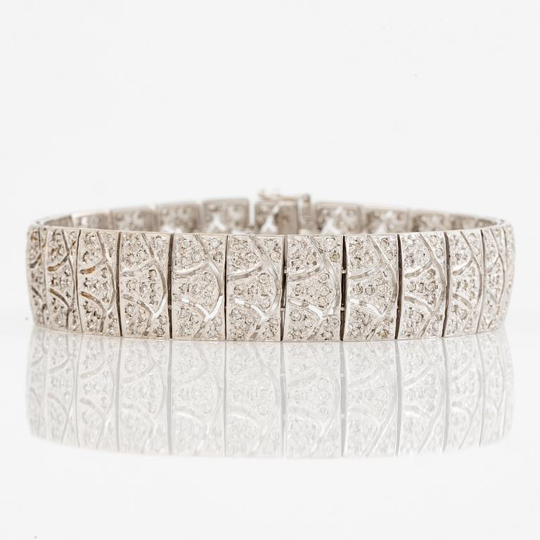 Bracelet, 18K white gold and brilliant-cut diamonds.